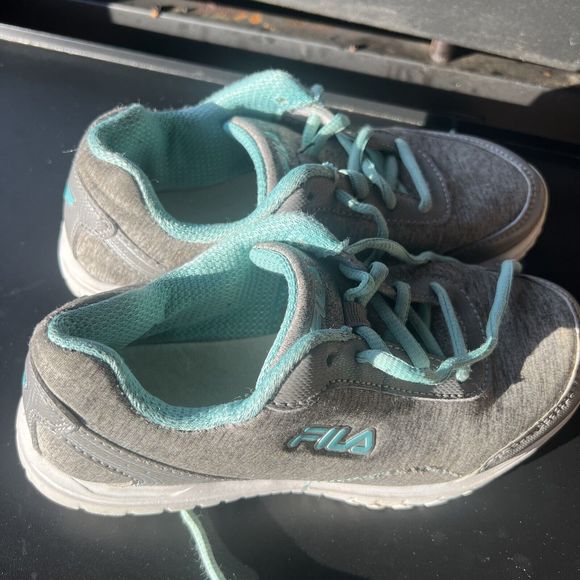 FILA Women's Girls Light Spring / Gray Heather Walking Shoes ~ Size 2 - Picture 4 of 6